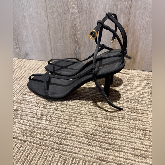 Neous Heels - Picture 2 of 3